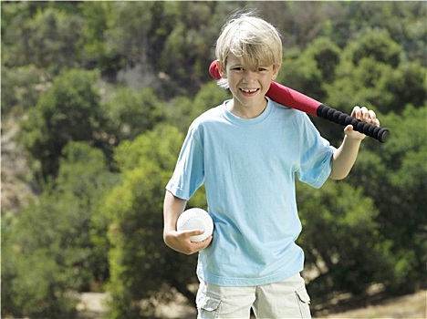 金发,男孩,7-9岁,站立,公园,垒球,球棒,球,微笑,正面,头像