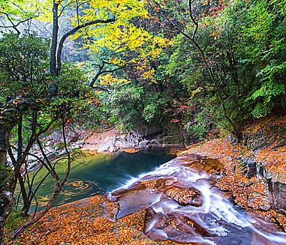 光雾山十八月潭风光