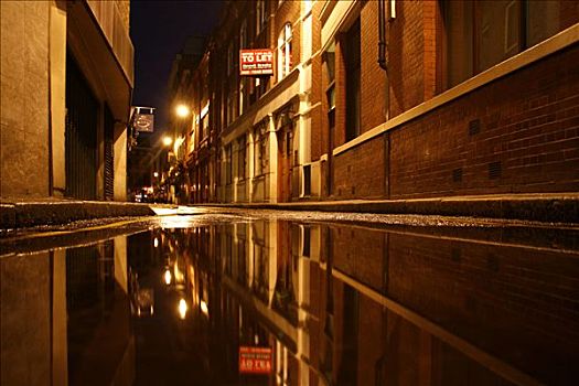 英格兰,伦敦,狭窄街道,雨