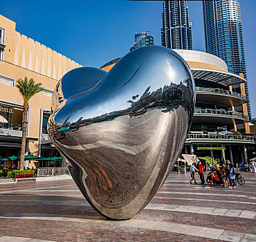 阿联酋迪拜哈利法塔音乐喷泉广场商业购物区,爱心,雕塑