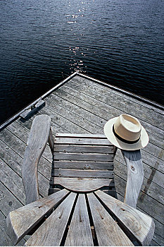 巴拿马草帽,宽木躺椅,码头
