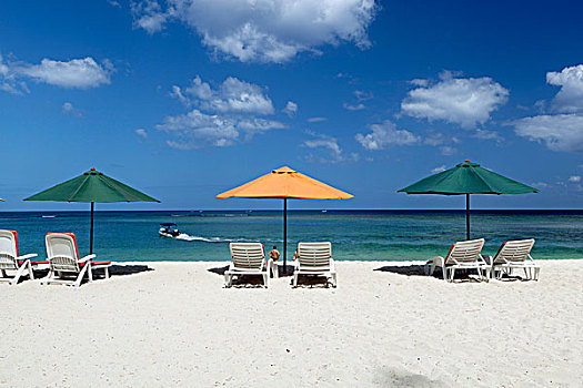 毛里求斯,西海岸,伞,沙滩椅,白色背景,沙滩