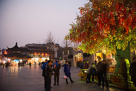 江苏南京夫子庙秦淮河一带商业街夜景