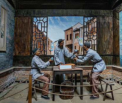 江西景德镇古窑民俗博览馆内瓷器销售制作流程蜡像展示