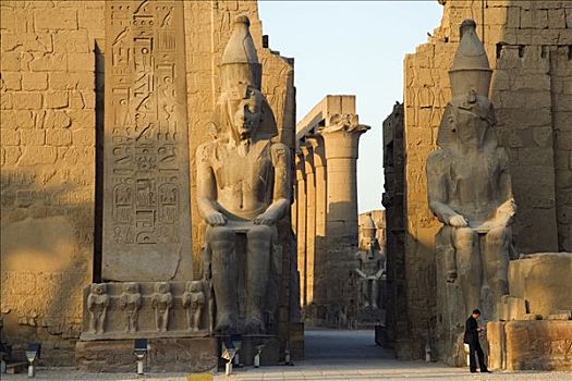 巨大,雕塑,拉美西斯二世,站立,入口,卢克索神庙,埃及