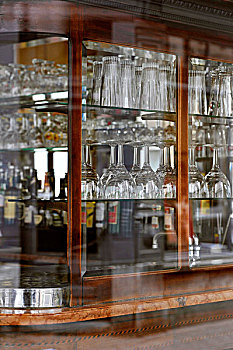 玻璃橱,酒吧