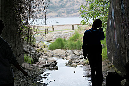 剪影,男孩,下水道,环太平洋国家公园,温哥华岛,加拿大