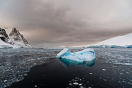 冰山,雷麦瑞海峡,南极
