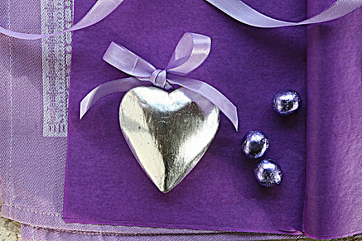银,心形,蝴蝶结,紫色,表面