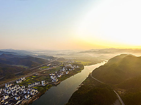 航拍乡村山峰河流