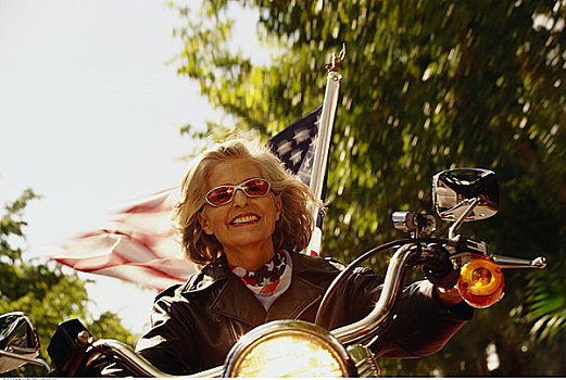 成年,女人,骑,摩托车,美国国旗