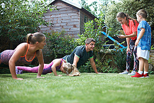 家庭,练习,花园,俯卧撑