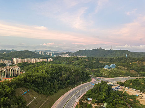 清晨时分的广东惠州市区三环西路航拍风光