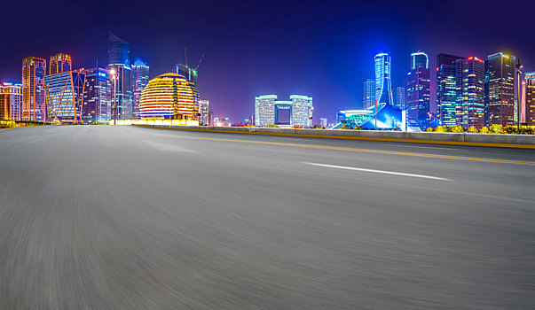 道路路面和杭州钱江新城夜景