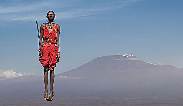 马萨伊,男人,传统服饰,跳跃,正面,乞力马扎罗山,安伯塞利国家公园,裂谷,肯尼亚