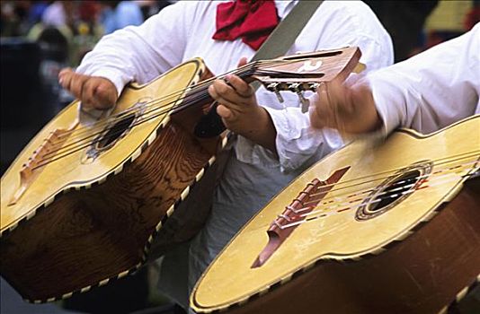 墨西哥,特写,两个男人,弹吉他,户外