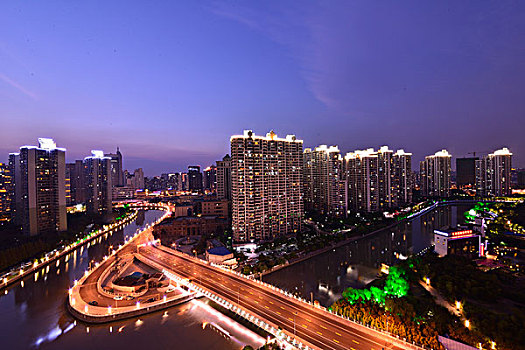 苏州河中远两湾城夜景