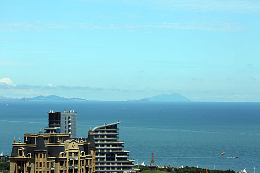 雨过天晴蔚蓝大海惹人醉,蓝天碧海,下的海景房让人神往