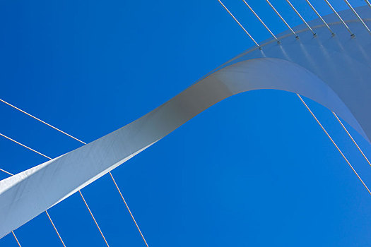 北京新首钢大桥的桥结构特写