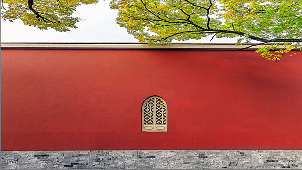 古建筑红墙石窗秋色,南京鼓楼