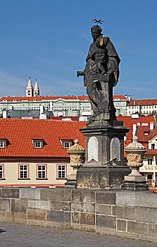 捷克首都布拉格市的地标,伏尔塔瓦河上的查理大桥