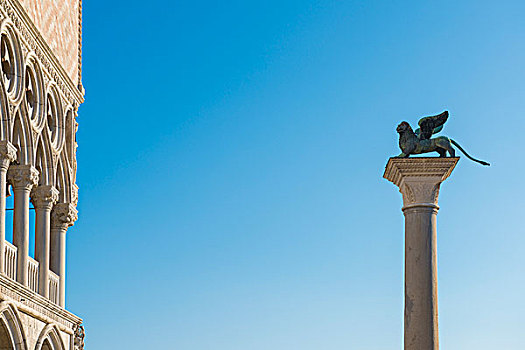 雕塑,上面,柱子,纪念建筑,蓝天,威尼斯,威尼托,意大利