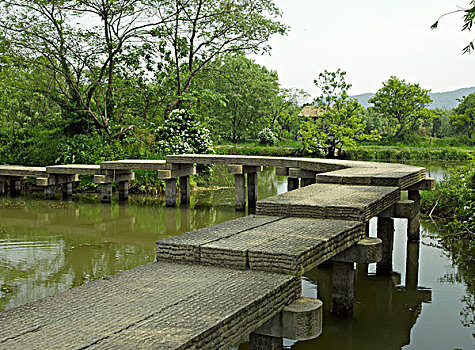 西溪湿地里的水上石板路