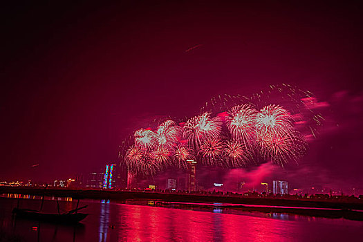 烟花,建筑群,河流,夜景,水,灯,节日