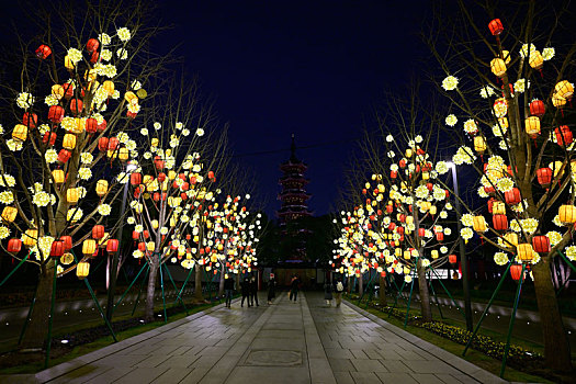 龙华寺广场灯笼夜景