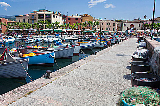 捕鱼,船,码头,港口,散步场所,加尔达,加尔达湖,维罗纳,省,威尼托,意大利,欧洲
