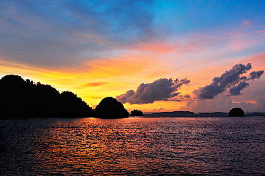 日落,四王群岛,西巴布亚,印度尼西亚,亚洲