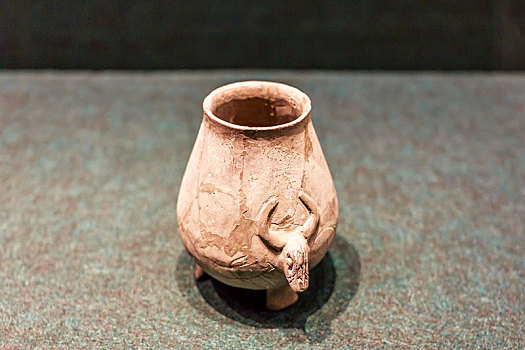 南京市博物馆馆藏新石器晚期牛头陶罐