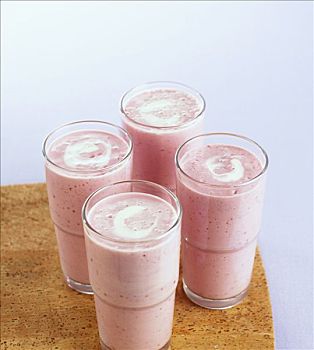 树莓酸奶,玻璃杯
