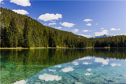 湖,山谷,碧玉国家公园,艾伯塔省,加拿大