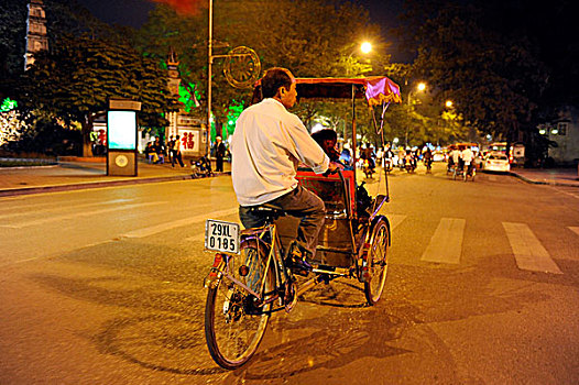 街道,场景,自行车,人力车,夜晚,河内,北越,越南,东南亚,亚洲
