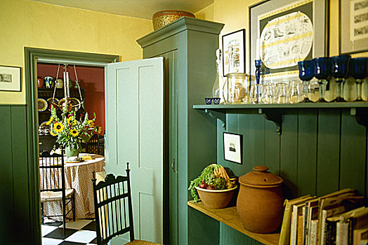 黄色,绿色,房间,柜橱,架子,书本,玻璃器皿