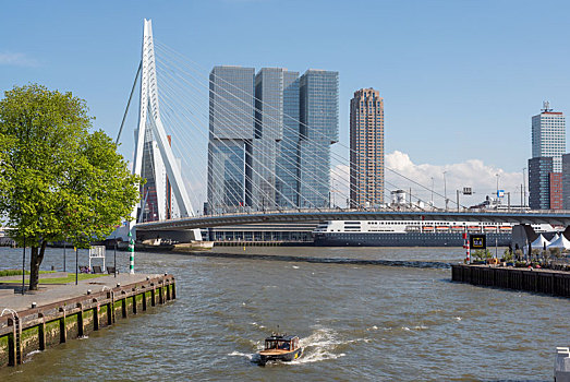 荷兰鹿特丹城市建筑港口桥和快艇
