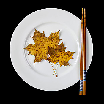 盘子,筷子,枫叶