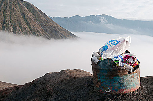 垃圾箱,婆罗摩火山,爪哇,印度尼西亚,亚洲