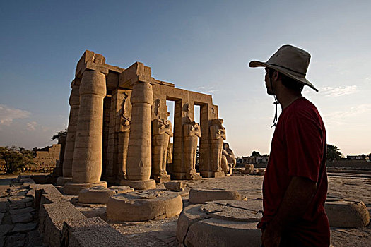游客,拉美西斯二世神殿,路克索神庙,埃及
