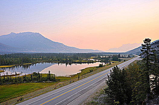 山景,面对,东方,展示,公路,漂亮,景色,碧玉国家公园,艾伯塔省,加拿大