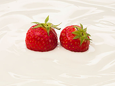 两个,草莓,酸奶