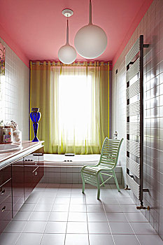 彩色,现代,浴室,粉色,天花板,黄色,多孔,帘,绿色,椅子,蓝色,玻璃花瓶