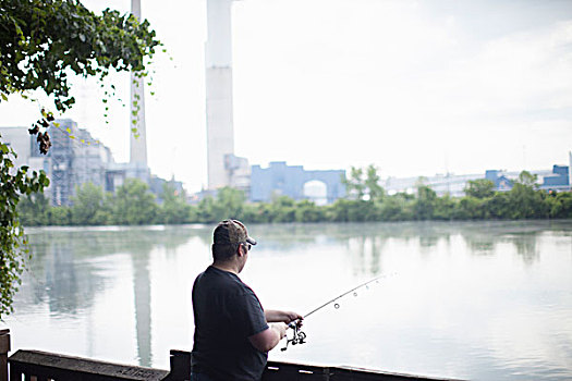 钓鱼,男人,相对,底特律,爱迪生,发电站,河,葡萄干,密歇根,美国