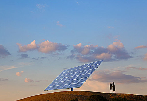 太阳能电池板,山坡