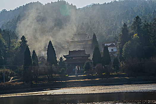 树,蓝,背景,池塘,倒影,烟,枯枝,寺庙,太阳,阳光,水,岸,淤泥,泥潭,村庄,山岗