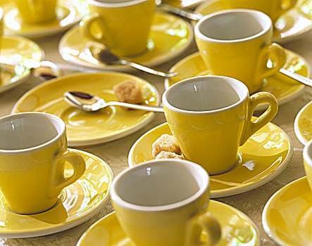 黄色,意式特浓咖啡杯,咖啡勺,红糖,块状