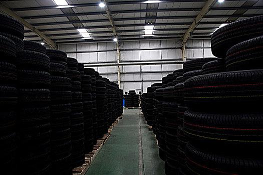 重庆民生物流公司汽车零部件仓库储备的汽车轮胎