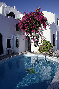 希腊圣托里尼岛酒店内游泳池