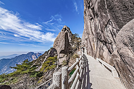 安徽省黄山市黄山风景区步行栈道建筑景观